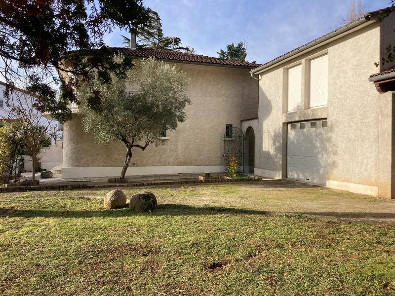 Maison - 212 m² - 7 pièces