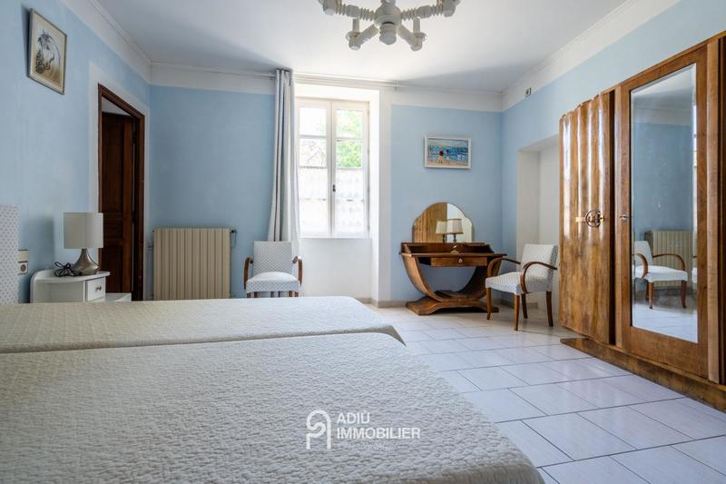 Mas - 635 m² - 20 pièces