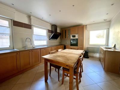 Maison - 220 m² - 9 pièces