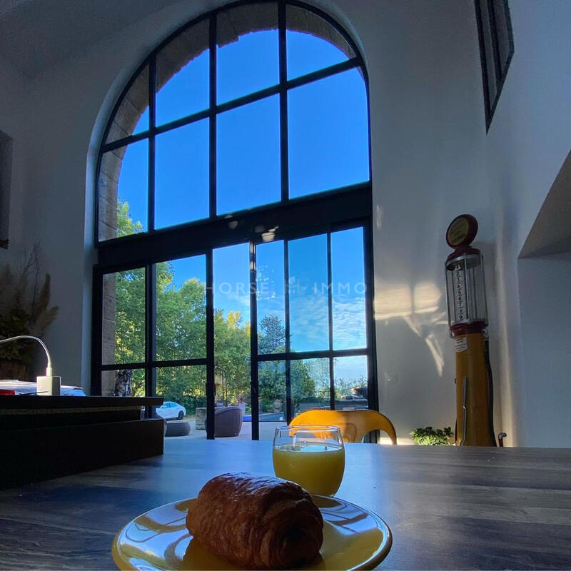 Maison - 900 m² - 13 pièces