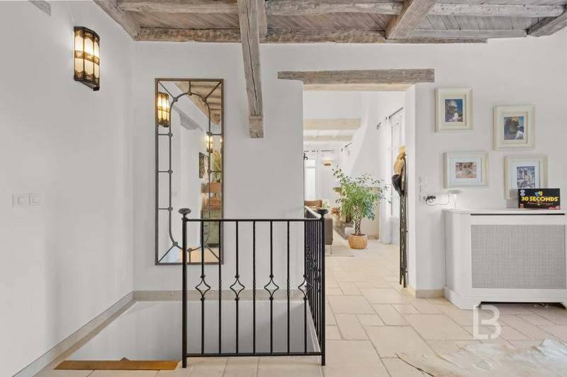 Maison - 451 m² - 15 pièces