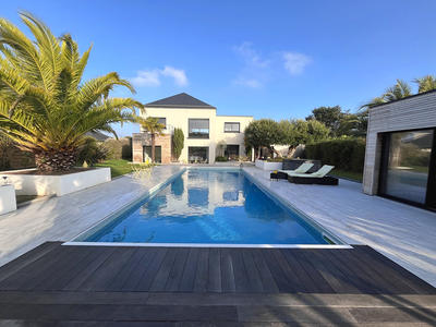 Maison - 214 m² - 8 pièces