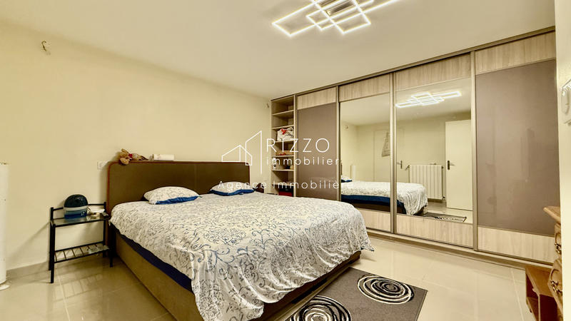 Maison - 302 m² - 8 pièces