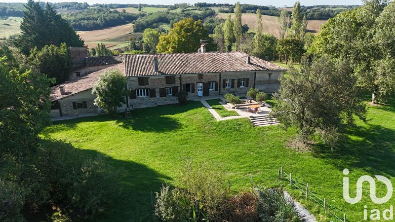 Maison - 297 m² - 9 pièces