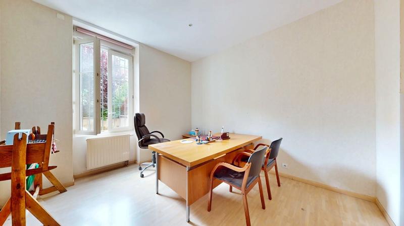 Local d'activités - 141 m² - 5 pièces