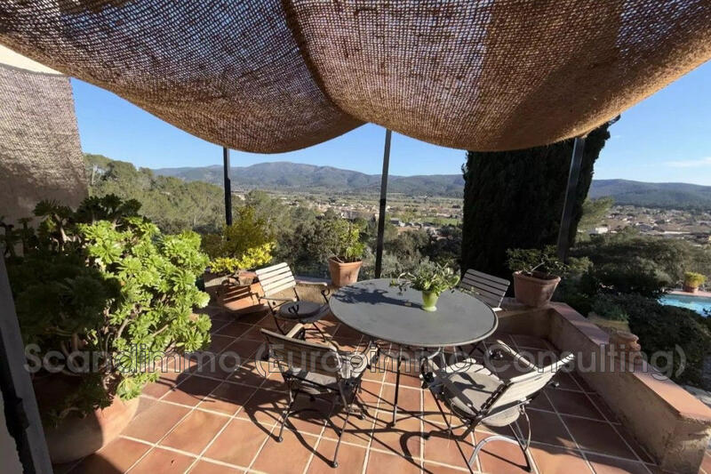 Maison - 211 m² - 7 pièces