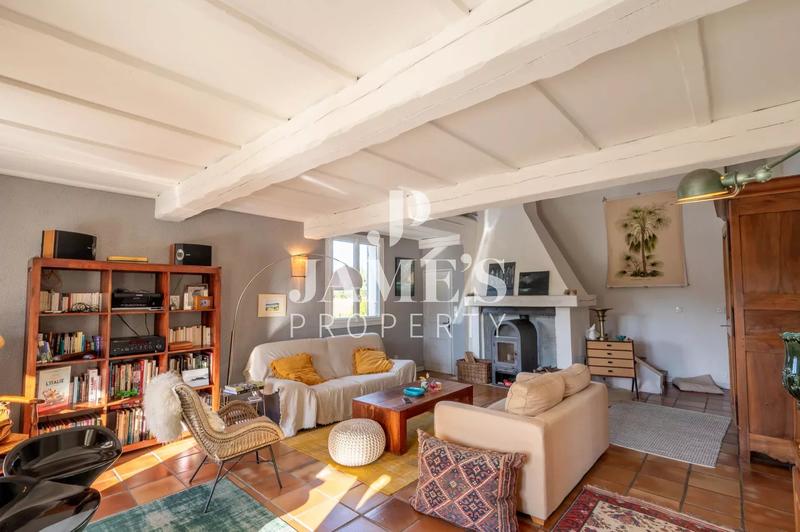 Maison - 210 m² - 8 pièces