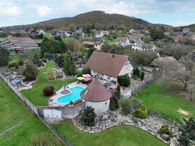 Maison - 195 m² - 7 pièces