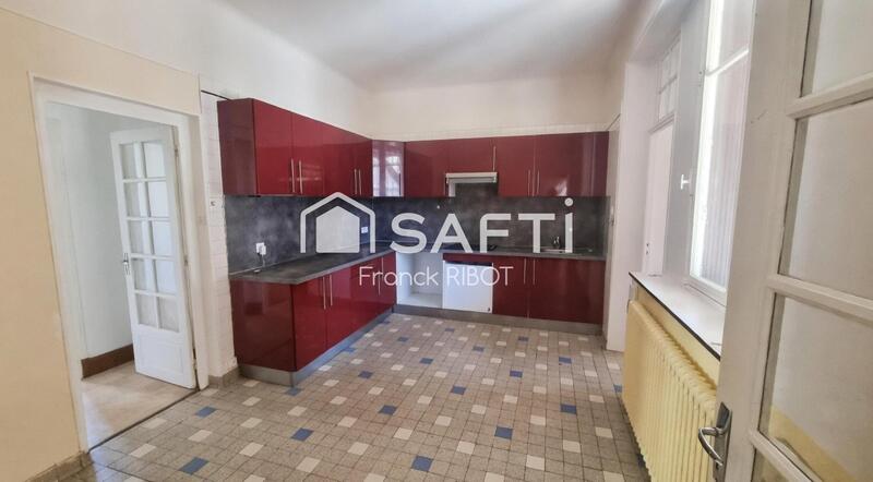 Maison - 203 m² - 8 pièces