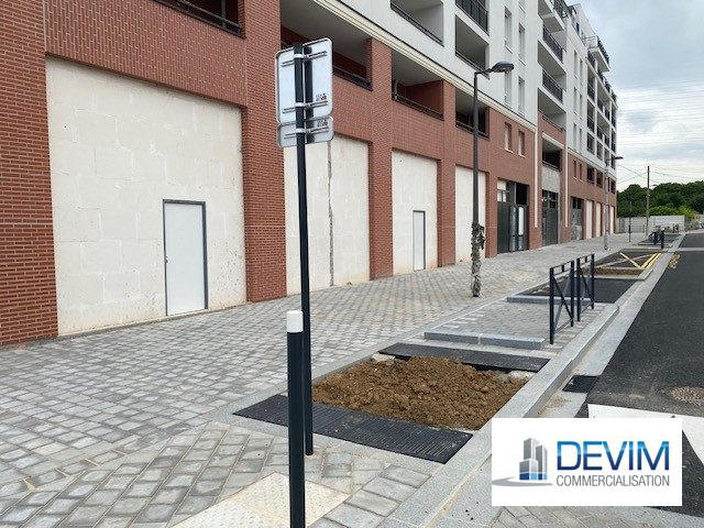 Local commercial - 1 200 m²