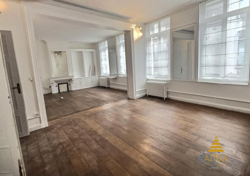 Maison - 374 m² - 8 pièces