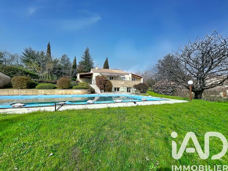 Maison - 182 m² - 6 pièces