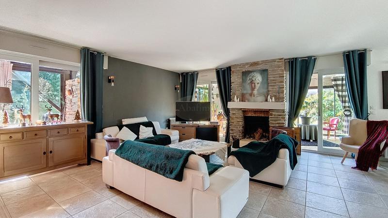 Maison - 306 m² - 12 pièces