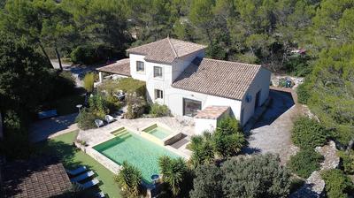 Propriété - 182 m² - 6 pièces