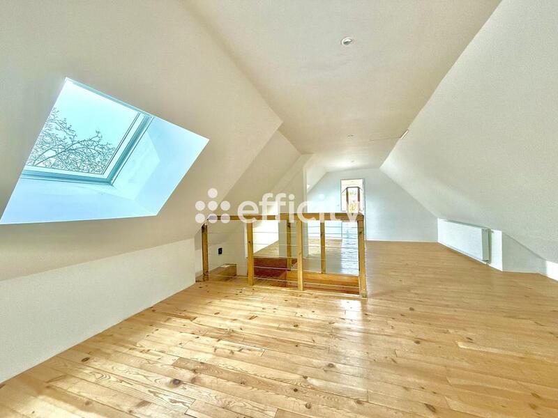 Maison - 215 m² - 10 pièces