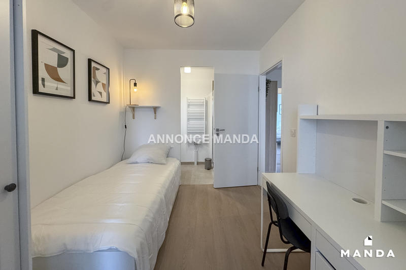 Chambre - 12 m² - 5 pièces