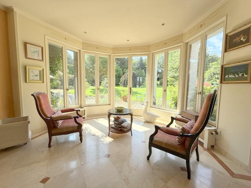 Maison - 276 m² - 9 pièces