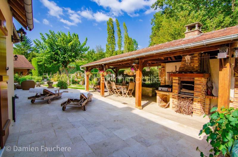 Demeure - 320 m² - 10 pièces