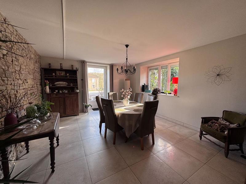 Maison - 220 m² - 6 pièces