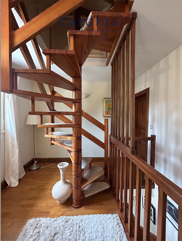 Maison - 220 m² - 13 pièces