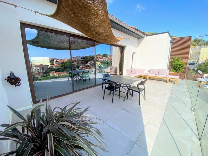 Maison contemporaine - 252 m² - 9 pièces