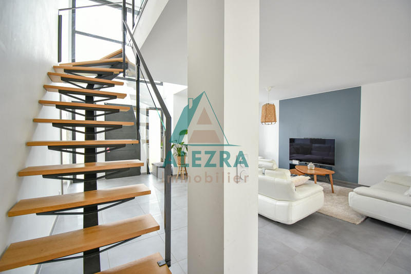 Maison - 181 m² - 7 pièces