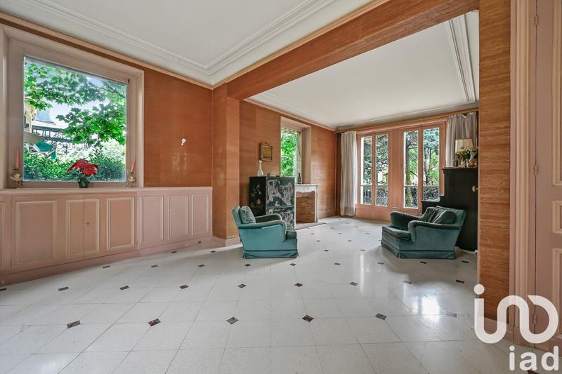 Maison - 243 m² - 8 pièces