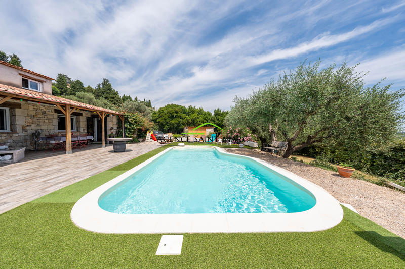 Maison - 208 m² - 5 pièces