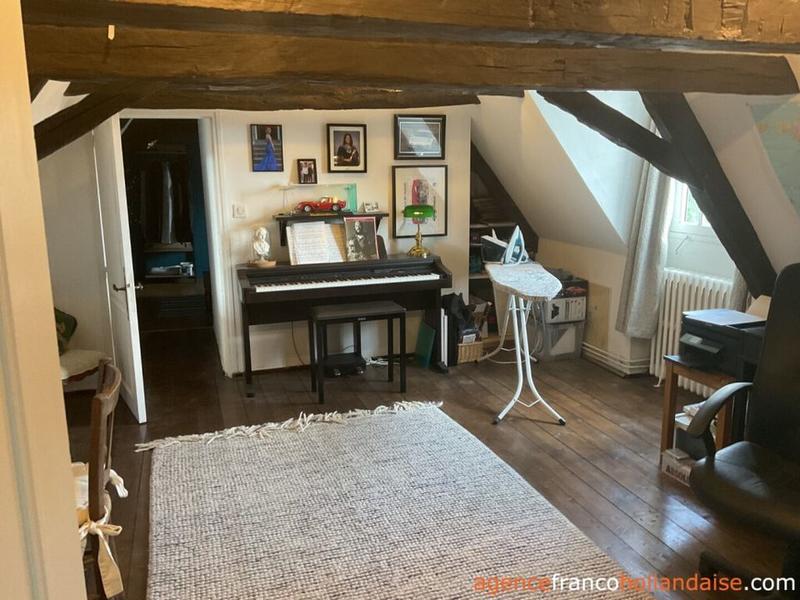 Maison - 280 m² - 12 pièces