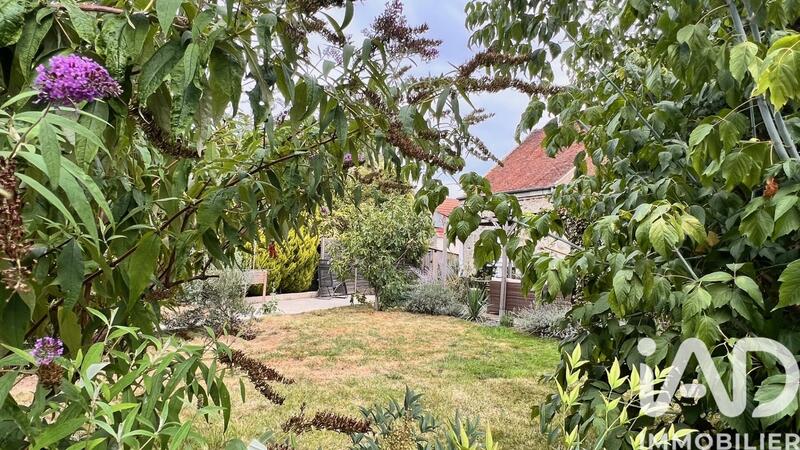 Maison - 240 m² - 8 pièces