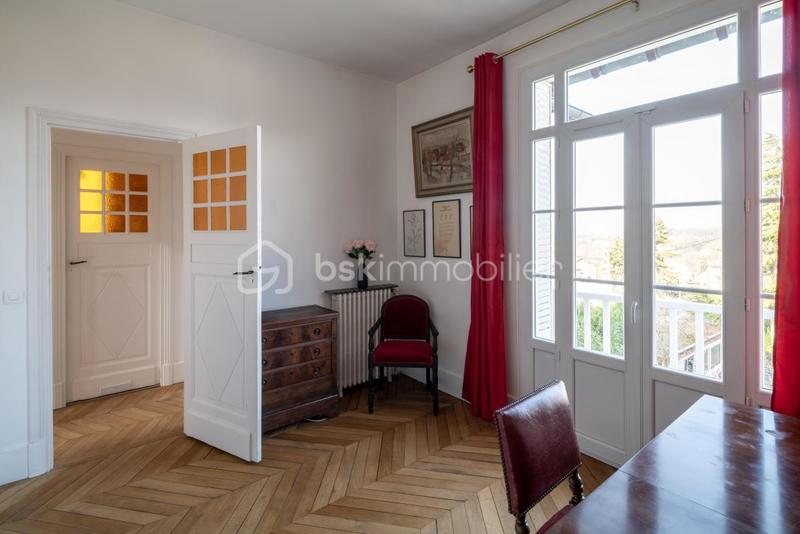 Maison - 170 m² - 9 pièces