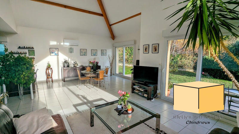 Maison - 97 m² - 5 pièces