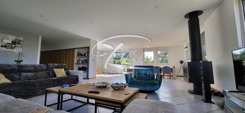 Maison contemporaine - 307 m² - 7 pièces