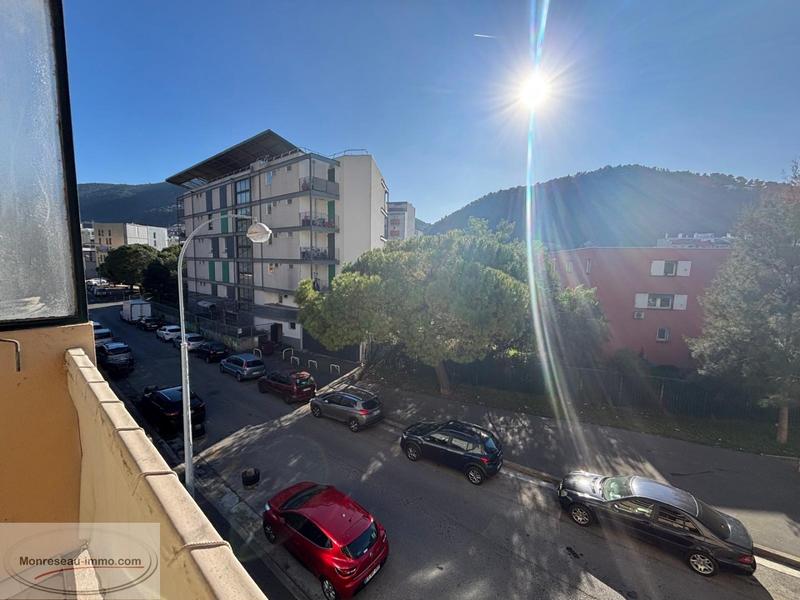 Appartement - 93 m² - 4 pièces