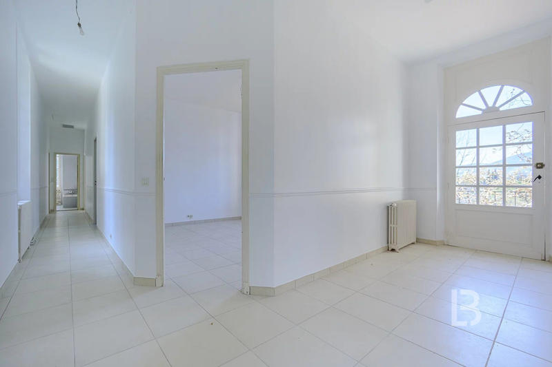 Maison - 225 m² - 7 pièces