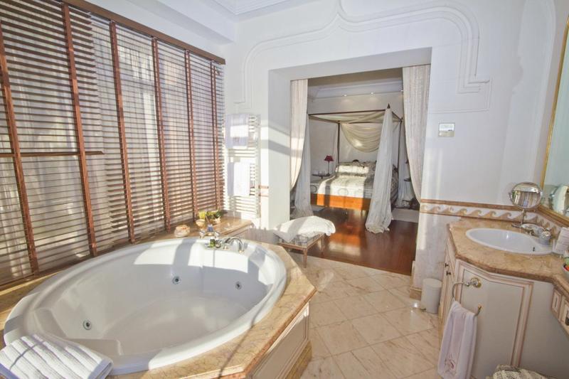 Demeure - 450 m² - 16 pièces