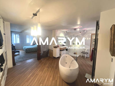 Maison - 224 m² - 6 pièces