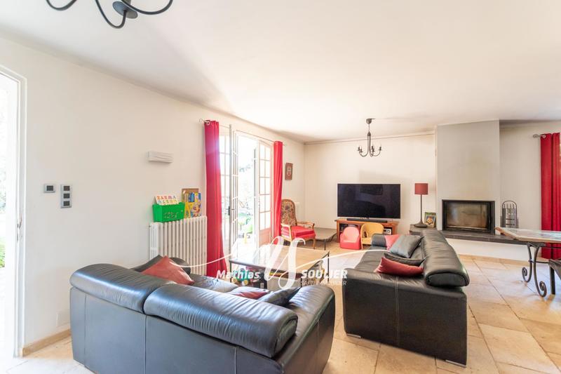 Maison - 300 m² - 15 pièces