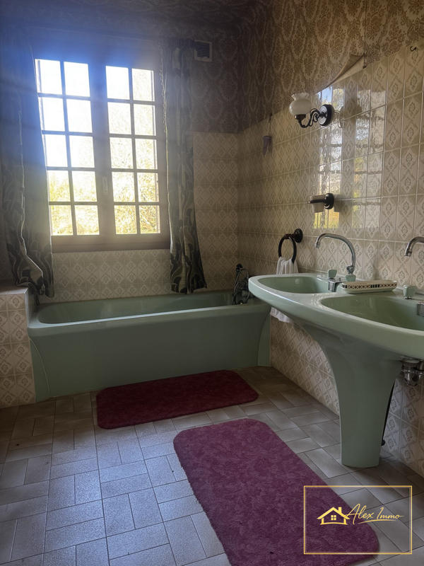 Maison - 216 m² - 7 pièces