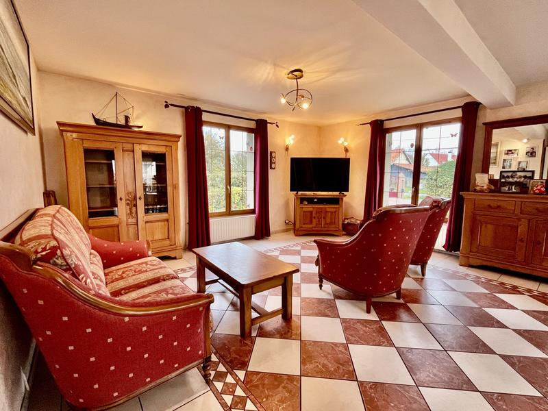 Maison traditionnelle - 274 m² - 8 pièces