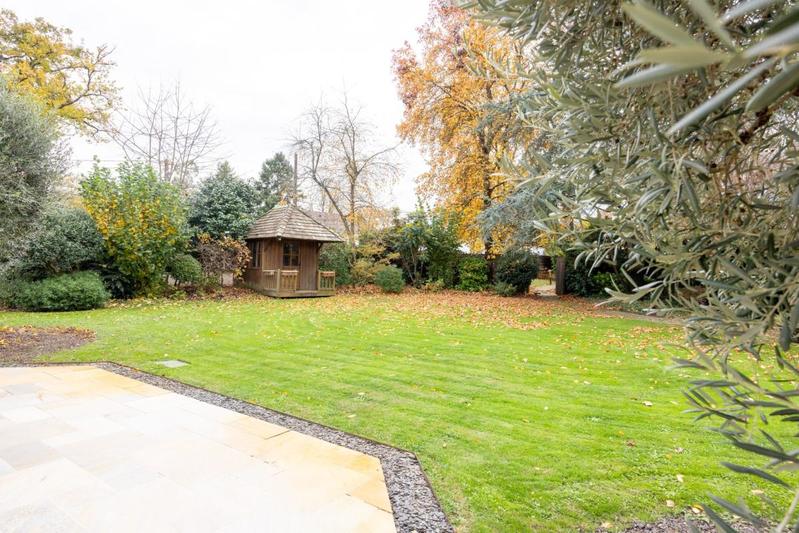 Propriété - 264 m² - 9 pièces