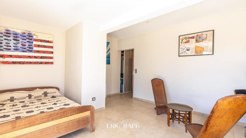 Villa - 247 m² - 6 pièces