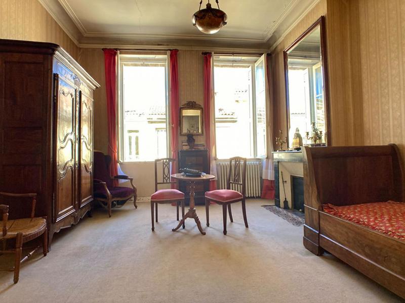 Maison - 230 m² - 9 pièces