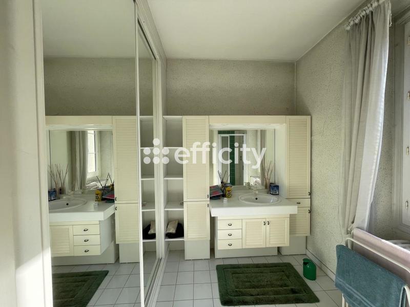 Maison - 392 m² - 10 pièces