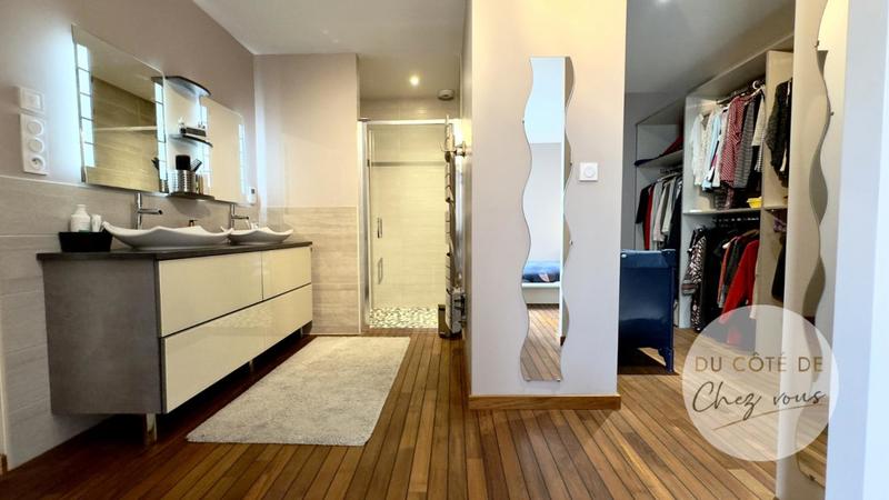 Maison - 295 m² - 8 pièces