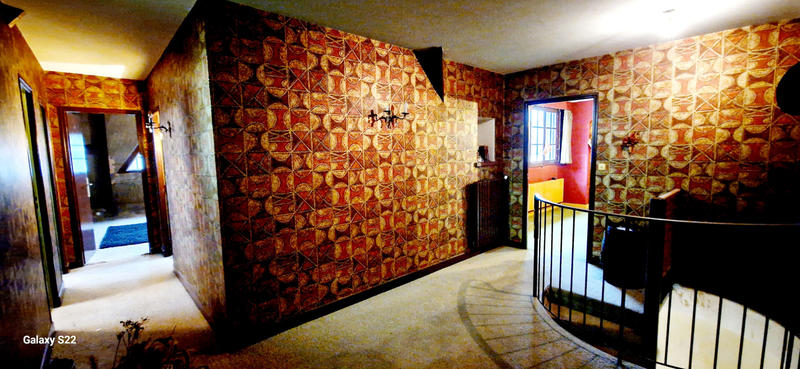 Maison - 245 m² - 6 pièces