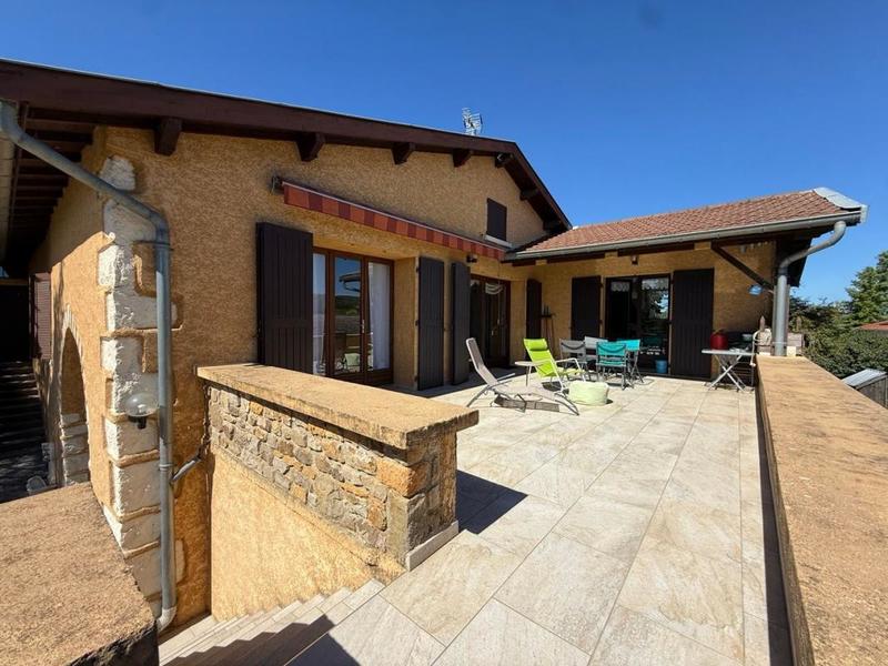 Maison - 240 m² - 6 pièces