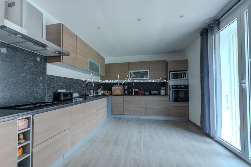 Villa - 300 m² - 7 pièces