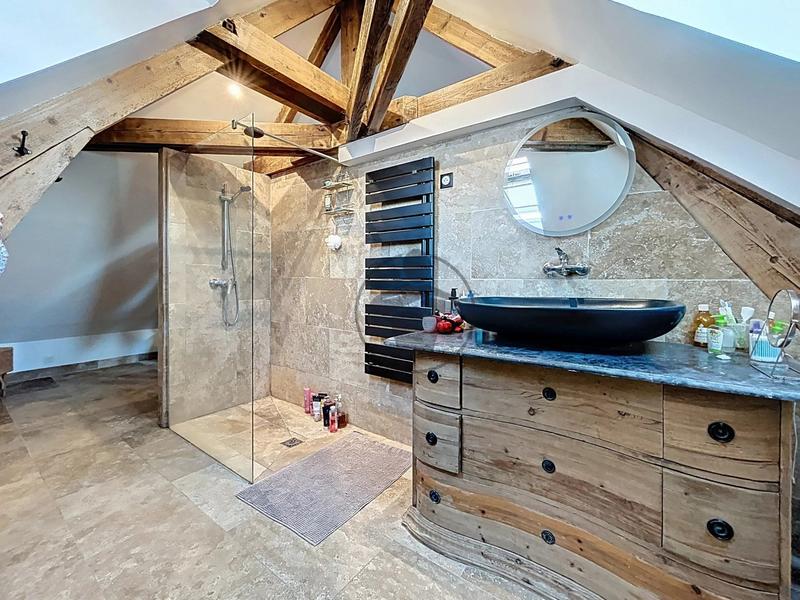 Maison - 277 m² - 8 pièces