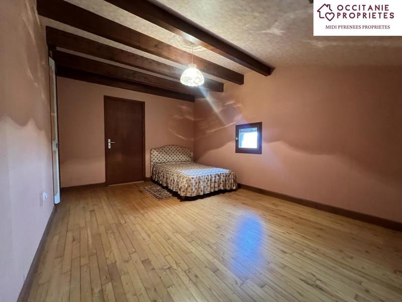 Maison - 221 m² - 8 pièces